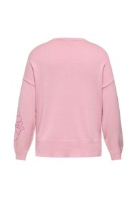 Jersey de punto rosa con cuello redondo, dobladillo acanalado y mangas largas. Presenta un estampado floral en la manga izquierda.