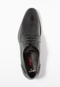 Schwarze Leder-Dressschuhe mit glatter Oberfläche, runder Zehenpartie, sechslöcherigem Schnürdesign und strukturiertem Innenfutter.