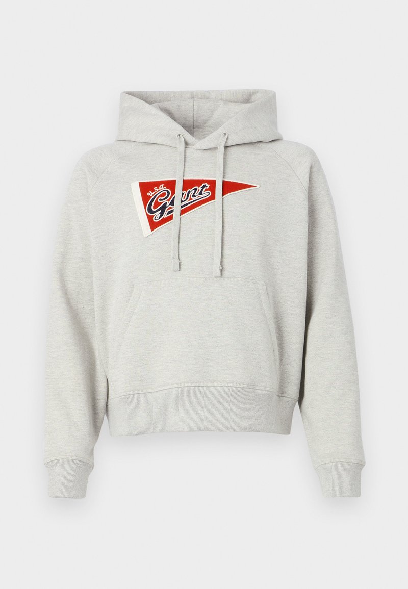 Grå sweatshirt med huva, med en broderad röd och vit logotyp i en triangulär design. Inkluderar en framficka och ribbade ärmslut.