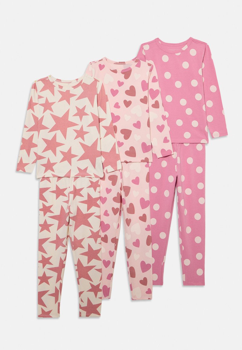 Set aus vier Schlafanzug-Sets mit verschiedenen rosa Designs: Sterne, Herzen, Punkte und einfarbig rosa. Hergestellt aus weichem, dehnbarem Stoff.