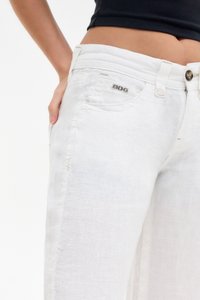 BDG Urban Outfitters BDG KAYLA LOWRIDER LINEN PANTS - Nohavice chinos - white