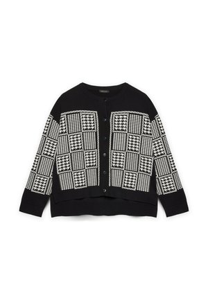 Schwarze Strickjacke mit weißem Hahnentrittmuster auf der Vorderseite und den Ärmeln, mit Rundhalsausschnitt und Druckknöpfen an der Vorderseite.