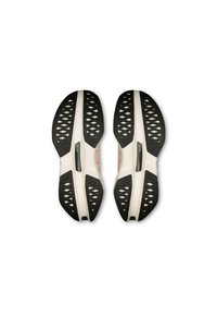 Scarpe sportive con una combinazione di colori bianco e nero, dotate di una suola in gomma testurizzata con motivi geometrici e un design aerodinamico.