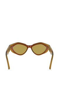Óculos de sol estilo gato com armação em tartaruga e âmbar. Lentes amarelas. Braços transparentes com acabamento suave. Design angular único.