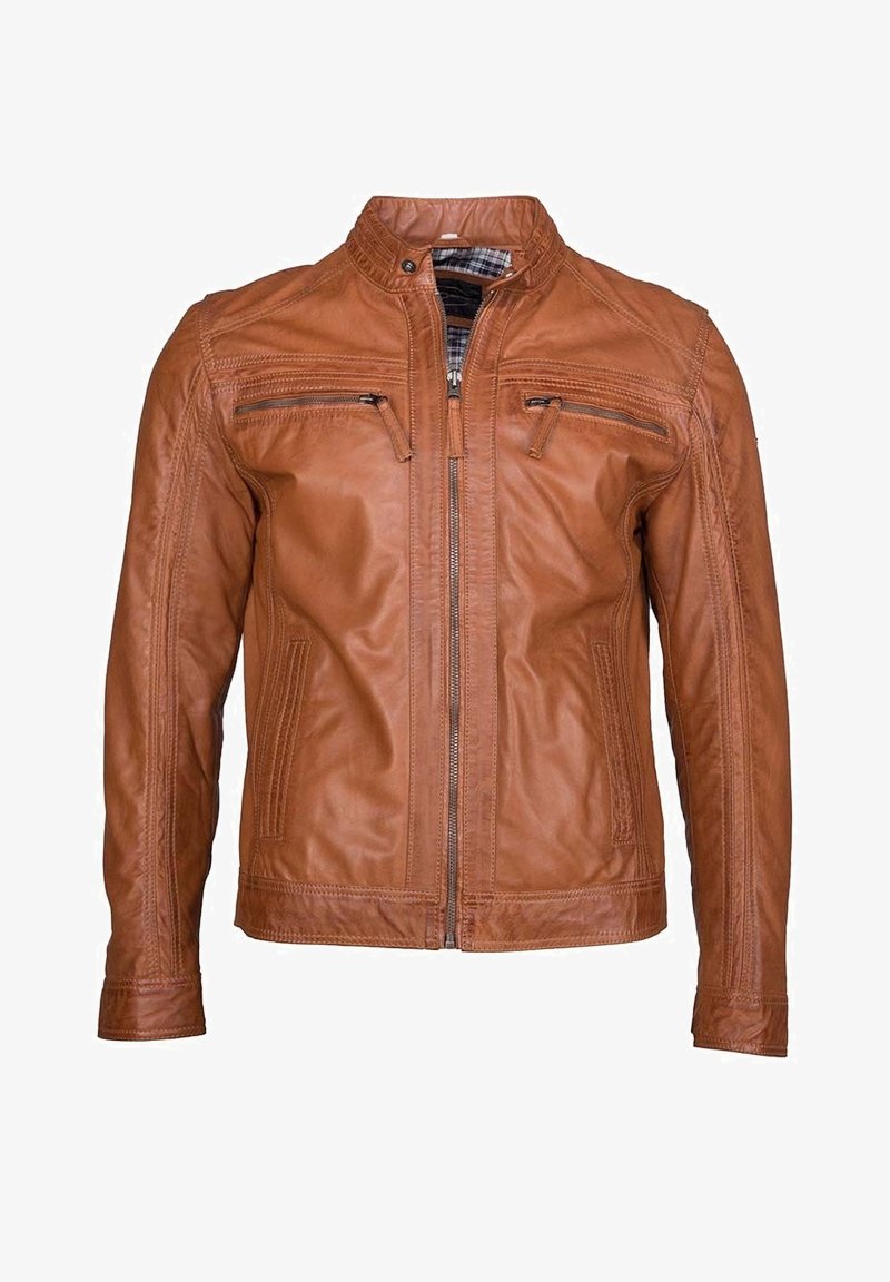 Brun læder motorcykeljakke med stående krave, lynlås foran og to brystlommer. Har stikninger og en glat tekstur.