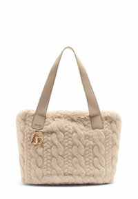 Sac fourre-tout en fausse fourrure beige avec un motif de tricot à câbles texturé, doté de deux poignées en cuir plates et d'une finition en métal doré.