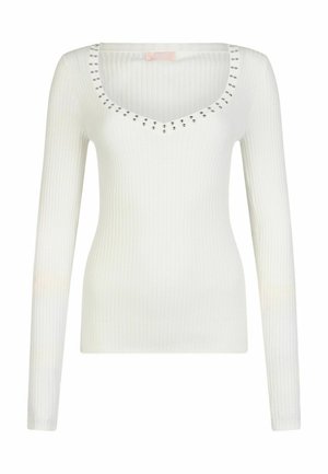 Haut blanc à manches longues côtelé avec un col en arrondi et des accents clous argentés le long du col. Texture douce, coupe ajustée.