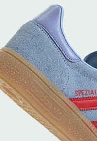 adidas Originals SPEZIAL - Tenisice - glow blue red blue spark
