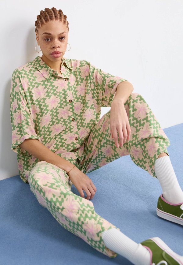 MIDNIGHT AVENUE CREPE - Trousers4