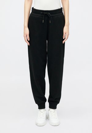 - Spodnie treningowe