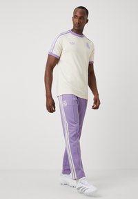 adidas Originals REAL MADRID OG BECKENBAUER TRACKPANT - Klubové oblečení - magic lilac/white
