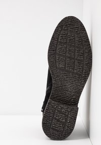 s.Oliver BLACK LABEL Botines bajos - black