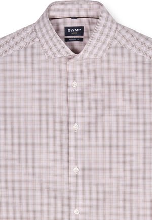 Camicia da uomo moderna con collo, motivo a quadri rosa chiaro e marrone, abbottonatura frontale e etichetta OLYMP Luxor all'interno del colletto.