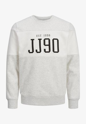 Hellgraues und weißes Sweatshirt mit schwarzem Text "EST. 1990" und großem "JJ90" auf der Brust.