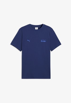 Navyblauw T-shirt met korte mouwen, met het Puma-logo op de linkerborst en de tekst "Porsche turbo" op de rechterborst.