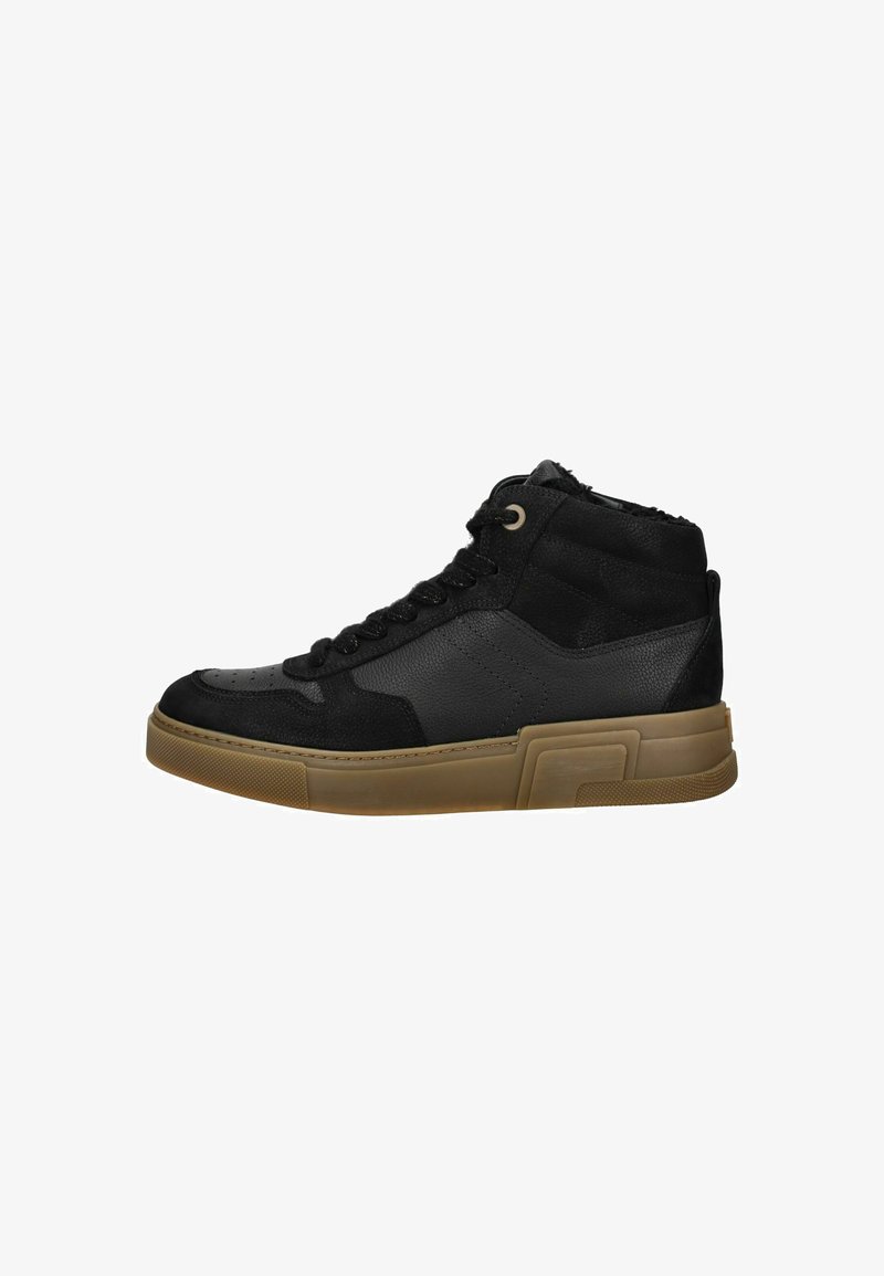 Zapatilla negra de media altura con parte superior de cuero texturizado y ante, puntera redonda, suela de goma, diseño de cordones y ojales de metal.