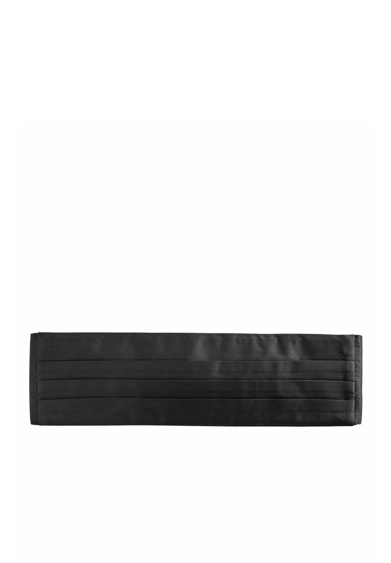 Banda de tela plisada negra, textura suave, forma rectangular, diseñada como diadema o accesorio, con plisados verticales espaciados uniformemente.