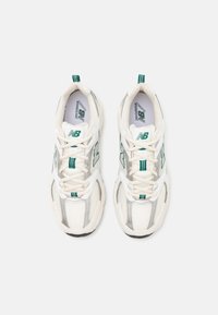 New Balance MR530 UNISEX - Tossud - sea salt