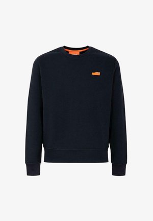 Felpa blu navy in cotone, con scollatura rotonda e maniche lunghe. Piccolo patch logo arancione sul lato sinistro del petto.