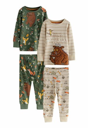 Deux ensembles de pyjamas pour enfants : un vert avec des graphiques d'animaux, l'autre beige rayé avec une illustration de Gruffalo et des motifs forestiers.