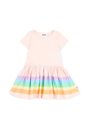 Vestito rosa chiaro a maniche corte per bambino piccolo con gonna arricciata con strisce orizzontali arcobaleno nei colori pastello.