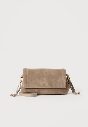 Sac bandoulière en daim beige avec fermeture à rabat, ferrures dorées et nom de marque "COCCINELLE" au centre devant.
