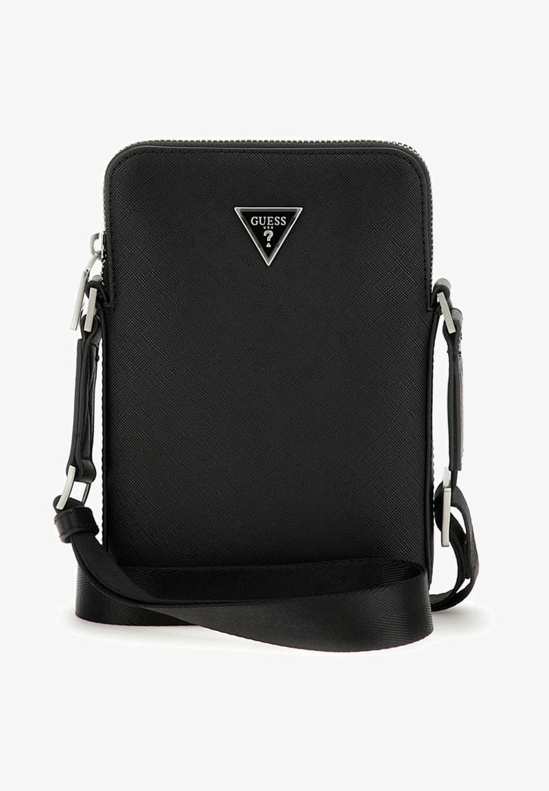 La borsa a tracolla sintetica nera presenta una finitura testurizzata, accessori in argento e un badge con logo triangolare. Include una tracolla regolabile.