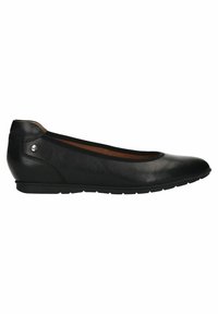 Zwarte leren balletschoenen met een ronde neus, dunne wiggenhak en minimale hardwareaccenten. Heeft een gladde textuur en een strakke uitstraling.