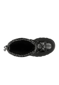 Botte d'hiver noire avec un matériau extérieur lisse, un bord rembourré autour de l'ouverture et une semelle en caoutchouc texturée et robuste avec des détails de laçage.