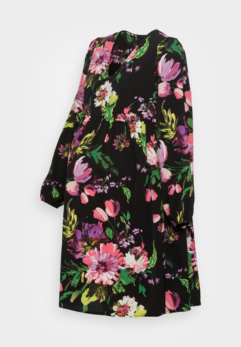 Czarna sukienka w kwiaty z dużymi różowymi, fioletowymi i zielonymi wzorami, długimi rękawami i marszczoną talią. Lekka tkanina i zwiewny krój.