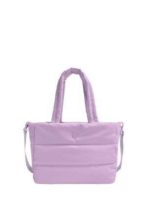 Lavendelfarbene gesteppte Tragetasche mit gepolsterten Griffen, abnehmbarem Schulterriemen und kleinem, mittig geprägtem Logo vorne.