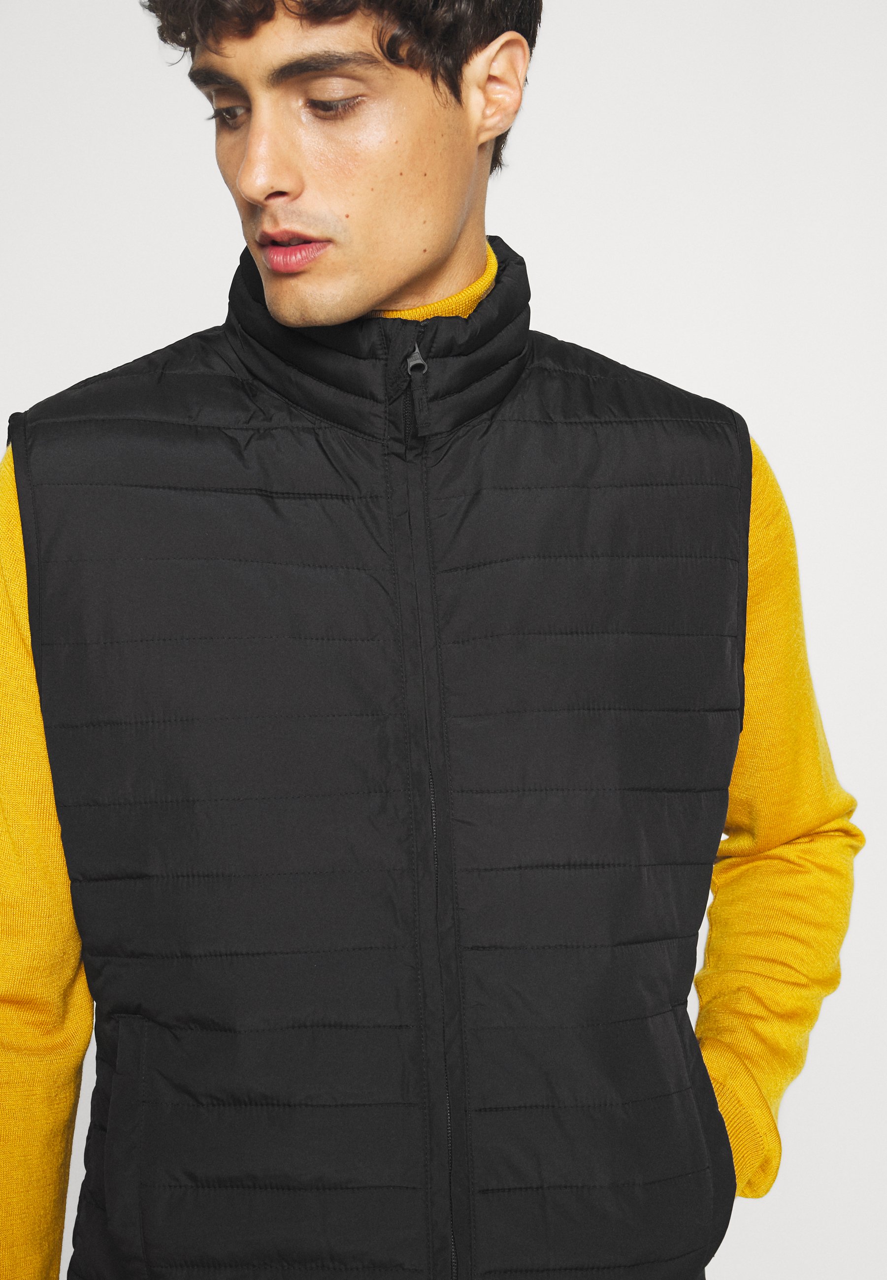 gap black puffer vest