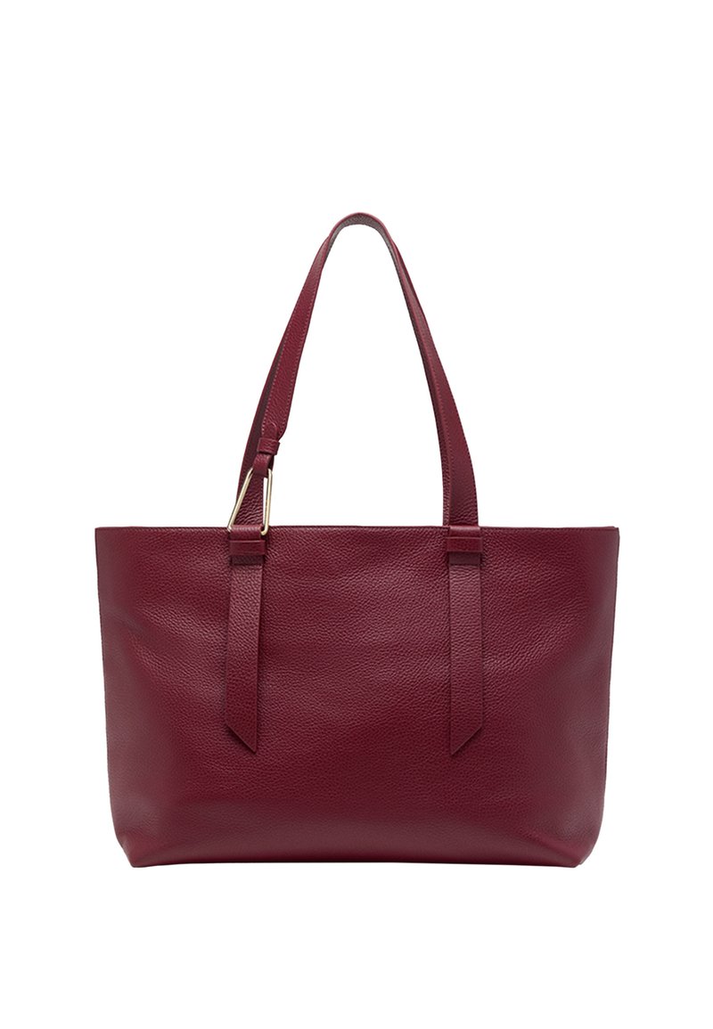 Borsa tote in pelle bordeaux con due manici lunghi, superficie testurizzata, forma rettangolare e design minimalista. Senza accenti hardware visibili.