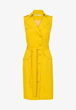 Vestito trench giallo senza maniche con cintura, colletto a rever, chiusura frontale con bottoni, tasche con patta e spalline.