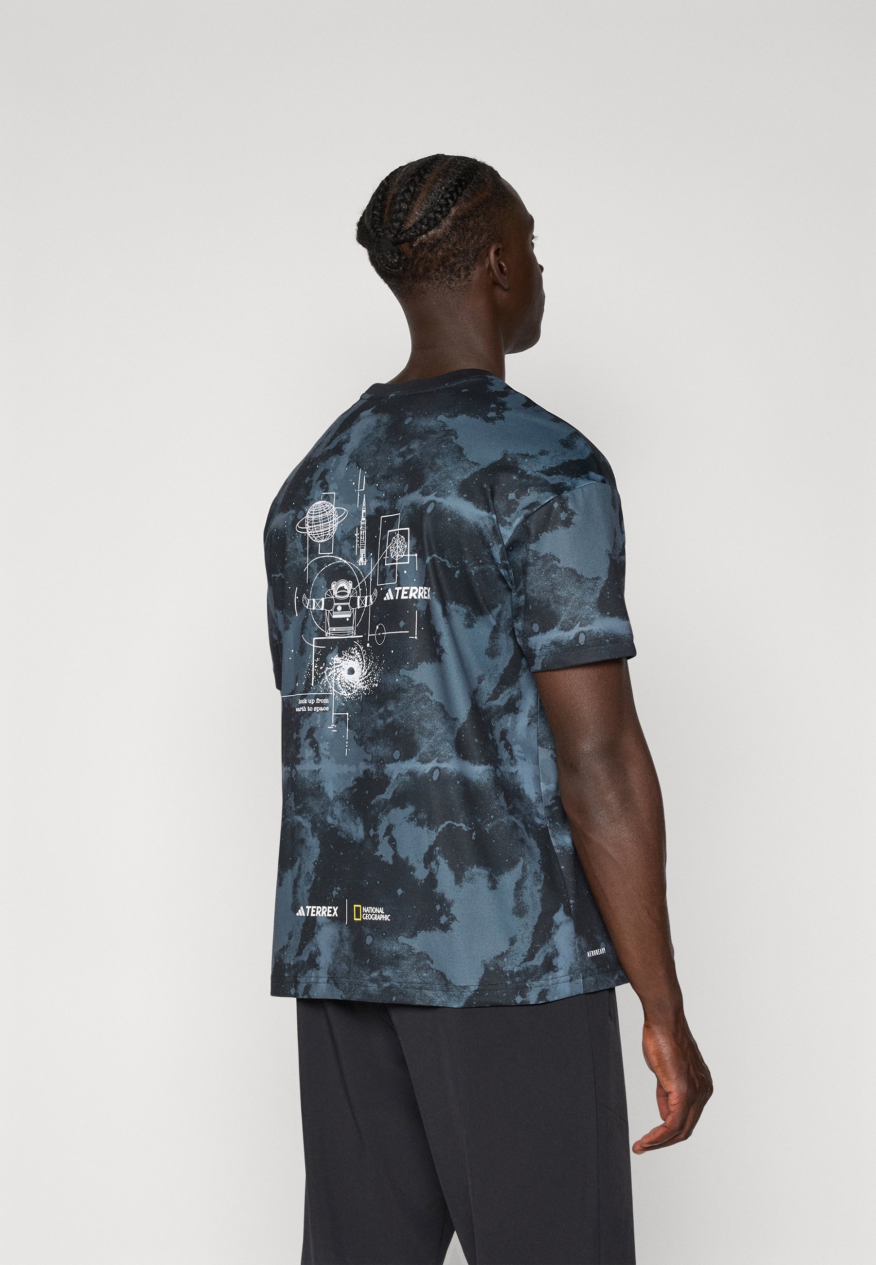 Tシャツ・カットソー adidas TERREX GRAPHIC TEE JN4265 adidas Terrex Graphic Tee - Grey | adidas Switzerland
