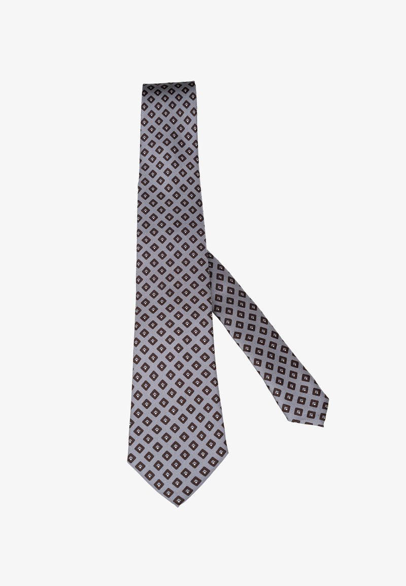 Grijze stropdas met herhalend klein ruitpatroon in donkerbruin en wit, plat gelegd op een witte achtergrond.