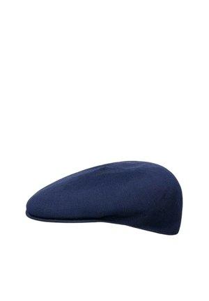 Berretto piatto blu navy con una texture liscia, lavorata a maglia e una visiera corta arrotondata.