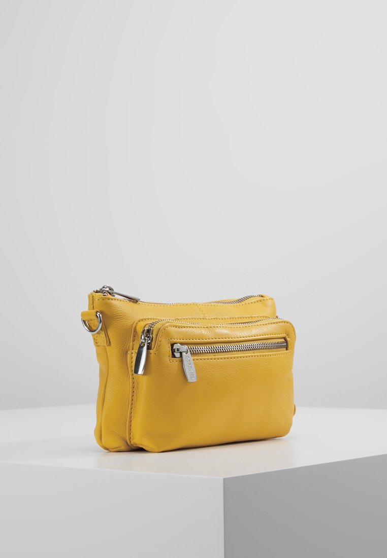 FASHION FAVORITES SMALL BAG Axelremsväska yellow FASHION FAVORITES SMALL BAG Axelremsväska yellow