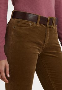 Lauren Ralph Lauren Petite STRETCH CORDUROY STRAIGHT TROUSER - Pantaloni - honey tan