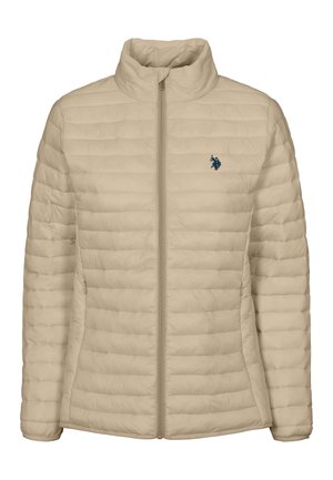 Smėlio spalvos pūstas paltas su horizontaliu siuvinėjimu, aukšta apykakle ir užtrauktuku. Kairėje krūtinės pusėje yra mažas mėlynas logotipas ir šoninės kišenės.