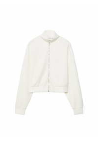 Chaqueta blanca recortada con cremallera, cuello alto, mangas largas y puños acanalados. Textura suave, diseño minimalista, sin patrones visibles.