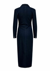 Robe en denim bleu foncé avec des manches longues, un col et une taille cintrée. Présente une silhouette droite et des manches à bord côte.