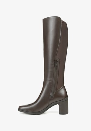 Braune Lederstiefel bis zum Knie mit spitzem Zehen, seitlichem Reißverschluss und stabilen Blockabsatz. Glatte Textur und elegantes Design.