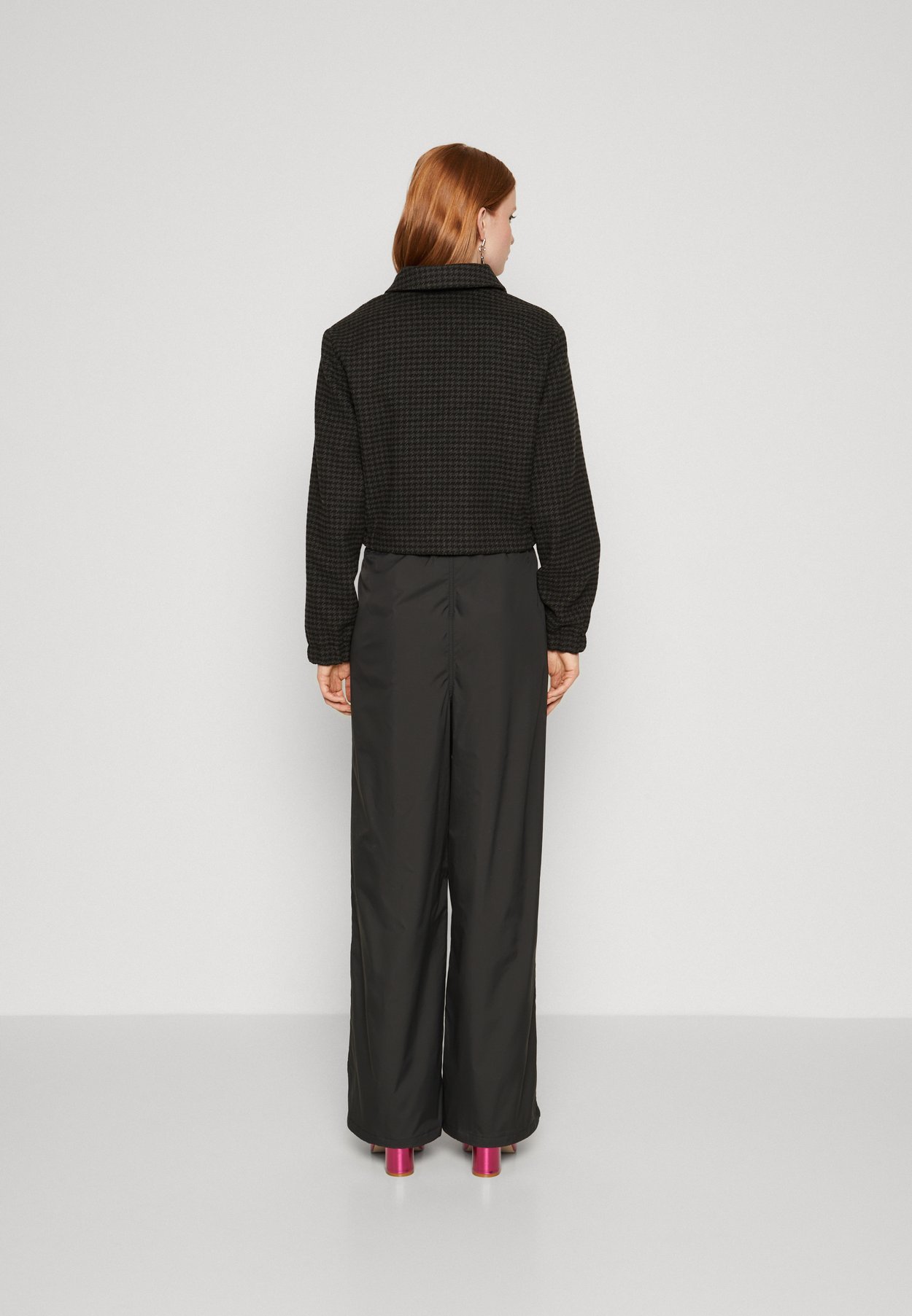 ONLELLA SHORT CHECK JACKET