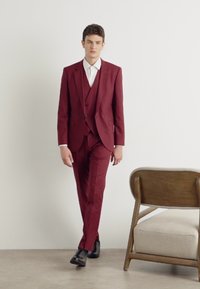 HUGO ARTI HESTEN SET - Prsluk za odijelo - dark pink