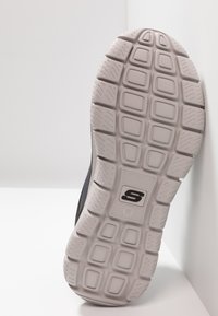 Skechers Wide Fit TRACK - Sapatilhas - grey/navy