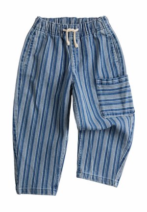 Blå og hvide bukser med lodrette striber, elastisk linning, hvid snøre, to sidelommer og en stor firkantet lomme på det ene ben.