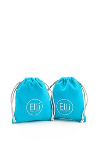 O pereche de sacoșe din material turquoise cu șnur, având un logo circular alb cu textul "Elli". Textură moale, vârfuri strânse, șnururi decorative argintii.