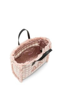 Borsa a tracolla a quadri rosa con bordi soffici, manici neri e un interno liscio e satinato. Contiene una tasca interna con zip.