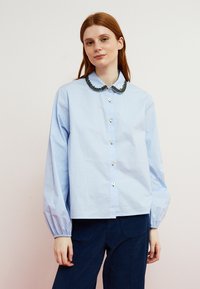 Dr. Bloom SHIRT FUN - Pogājama blūze - light blue